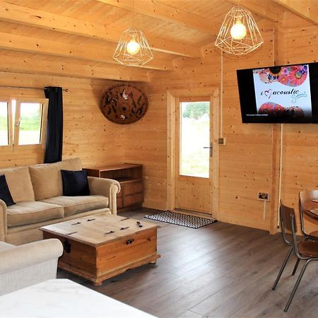 Stunning 5-Bed Cabin In Ashton Under Hill Ившем Экстерьер фото