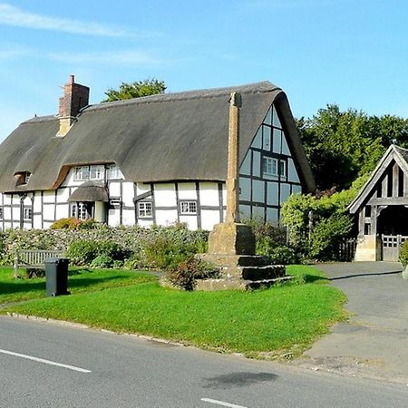 Stunning 5-Bed Cabin In Ashton Under Hill Ившем Экстерьер фото