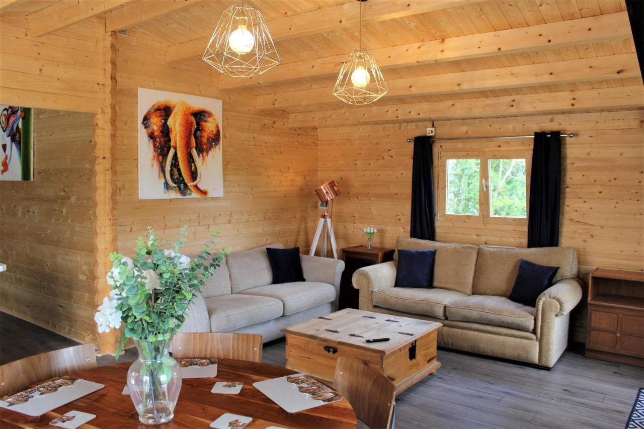 Stunning 5-Bed Cabin In Ashton Under Hill Ившем Экстерьер фото