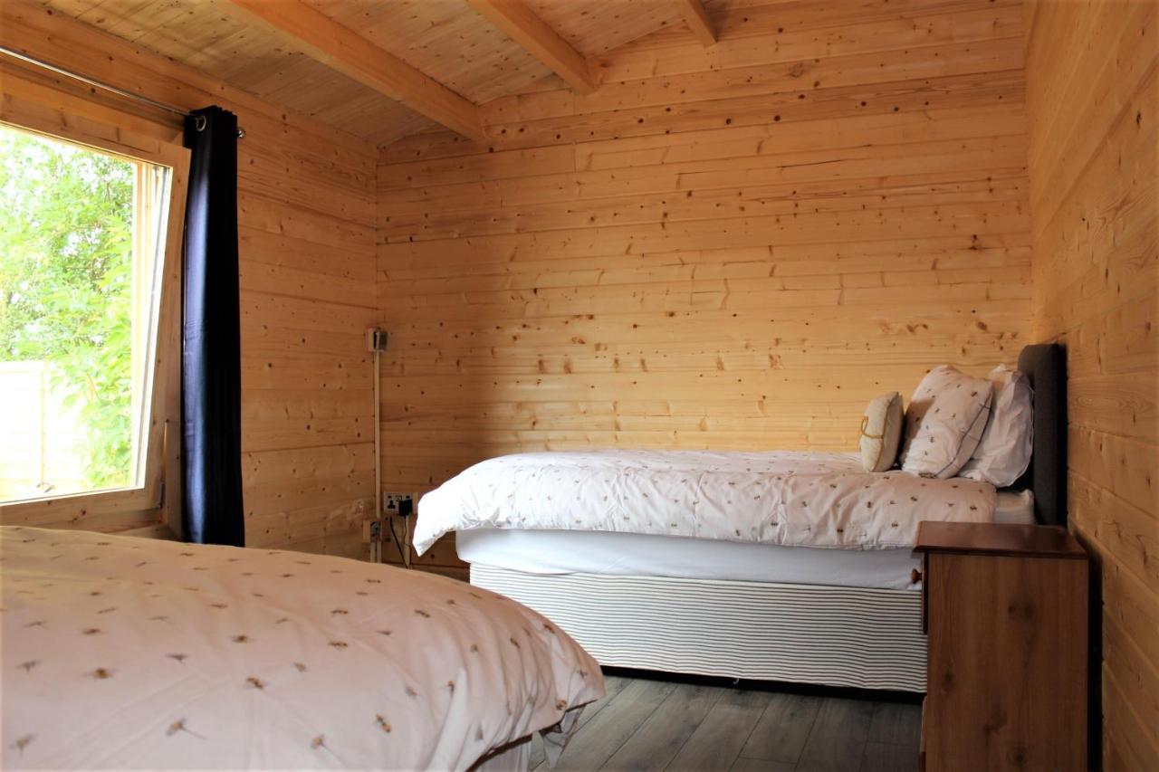 Stunning 5-Bed Cabin In Ashton Under Hill Ившем Экстерьер фото