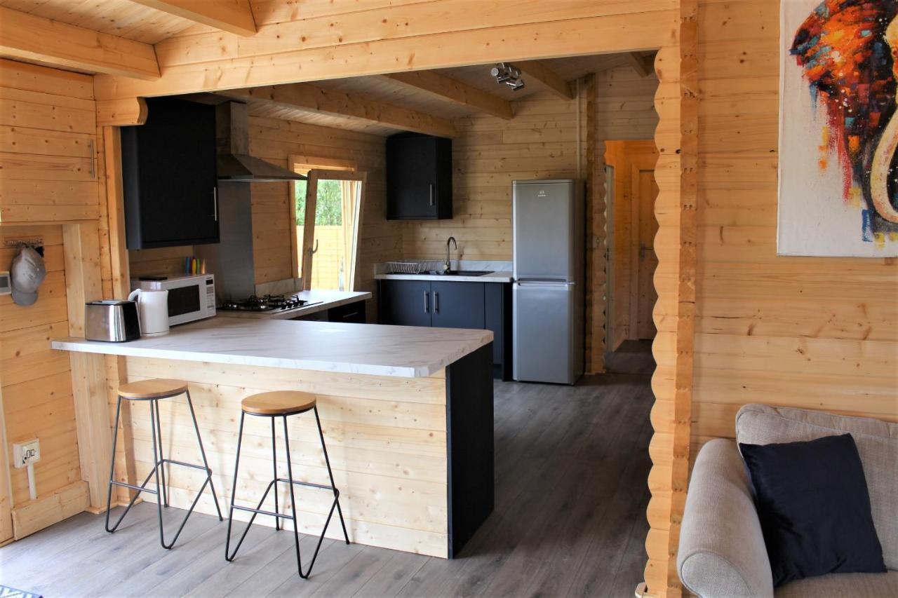 Stunning 5-Bed Cabin In Ashton Under Hill Ившем Экстерьер фото